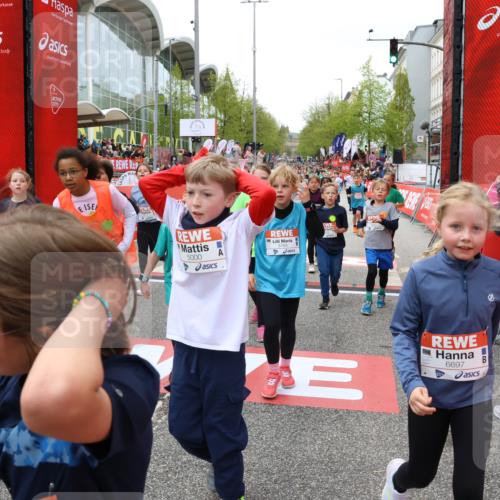 25.04.2026 - Das Zehntel Strokosch-Dieckow http://msf.ph/oto/9582257 25.04.2026 10:57:35 Ziel 5000, 5258, 5567, 5571, 5657, 5661, 5708, 5746, 5749, 5764, 5813, 5855, 5856, 6279, 6416, 6502, 6619, 6627, 6628, 6645, 6697, 6716, 6755, 6756, 6859, 7027, 7120, 7141, 7405, 7665, 8013, 5000, 5258, 5567, 5571, 5657, 5661, 5708, 5746, 5749, 5764, 5813, 5855, 5856, 6279, 6416, 6502, 6619, 6627, 6628, 6645, 6697, 6716, 6755, 6756, 6859, 7027, 7120, 7141, 7405, 7665, 8013 meine-sportfotos.de