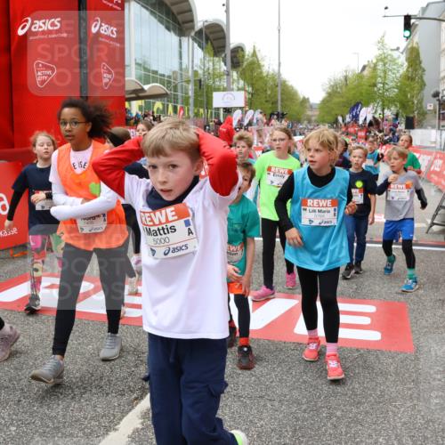 25.04.2026 - Das Zehntel Strokosch-Dieckow http://msf.ph/oto/9582268 25.04.2026 10:57:36 Ziel 5000, 5657, 5661, 5708, 5746, 5749, 5764, 5813, 5855, 6416, 6502, 6619, 6627, 6628, 6645, 6652, 6655, 6697, 6716, 6755, 6756, 6859, 7120, 7141, 7405, 7522, 7527, 7665, 8013, 5000, 5657, 5661, 5708, 5746, 5749, 5764, 5813, 5855, 6416, 6502, 6619, 6627, 6628, 6645, 6652, 6655, 6697, 6716, 6755, 6756, 6859, 7120, 7141, 7405, 7522, 7527, 7665, 8013 meine-sportfotos.de