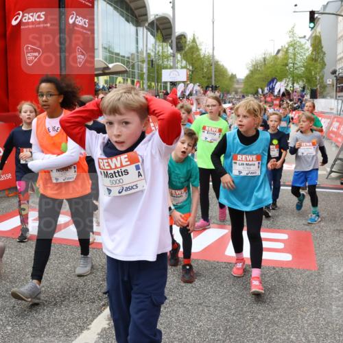 25.04.2026 - Das Zehntel Strokosch-Dieckow http://msf.ph/oto/9582279 25.04.2026 10:57:36 Ziel 5000, 5657, 5661, 5708, 5746, 5749, 5764, 5813, 5855, 6416, 6502, 6619, 6627, 6628, 6645, 6652, 6655, 6697, 6716, 6755, 6756, 6859, 7120, 7141, 7405, 7522, 7527, 7665, 8013, 5000, 5657, 5661, 5708, 5746, 5749, 5764, 5813, 5855, 6416, 6502, 6619, 6627, 6628, 6645, 6652, 6655, 6697, 6716, 6755, 6756, 6859, 7120, 7141, 7405, 7522, 7527, 7665, 8013 meine-sportfotos.de