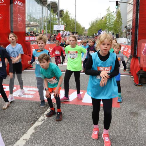 25.04.2026 - Das Zehntel Strokosch-Dieckow http://msf.ph/oto/9582299 25.04.2026 10:57:36 Ziel 5000, 5657, 5661, 5708, 5746, 5749, 5764, 5813, 5855, 6416, 6502, 6619, 6627, 6628, 6645, 6652, 6655, 6697, 6716, 6755, 6756, 6859, 7120, 7141, 7405, 7522, 7527, 7665, 8013, 5000, 5657, 5661, 5708, 5746, 5749, 5764, 5813, 5855, 6416, 6502, 6619, 6627, 6628, 6645, 6652, 6655, 6697, 6716, 6755, 6756, 6859, 7120, 7141, 7405, 7522, 7527, 7665, 8013 meine-sportfotos.de