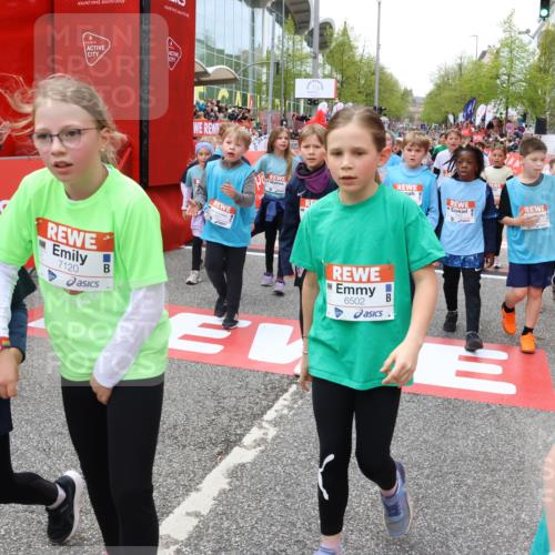 25.04.2026 - Das Zehntel Strokosch-Dieckow http://msf.ph/oto/9582502 25.04.2026 10:57:39 Ziel 5097, 5102, 5657, 5661, 5708, 5764, 5813, 6416, 6502, 6619, 6627, 6628, 6637, 6644, 6645, 6652, 6655, 6716, 6755, 6756, 6882, 6916, 7120, 7405, 7522, 7527, 7665, 7802, 8013, 8035, 5097, 5102, 5657, 5661, 5708, 5764, 5813, 6416, 6502, 6619, 6627, 6628, 6637, 6644, 6645, 6652, 6655, 6716, 6755, 6756, 6882, 6916, 7120, 7405, 7522, 7527, 7665, 7802, 8013, 8035 meine-sportfotos.de