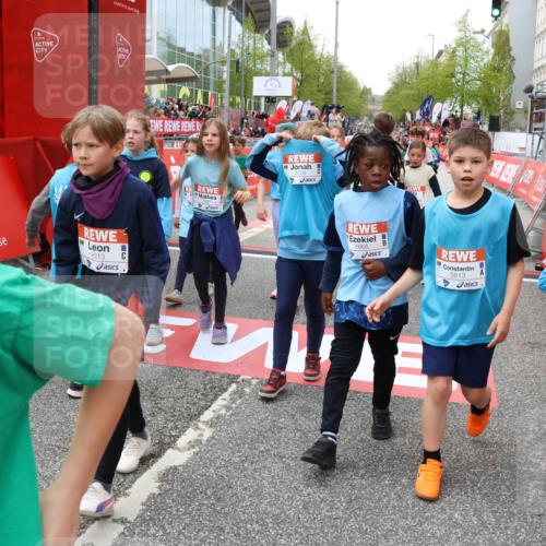 25.04.2026 - Das Zehntel Strokosch-Dieckow http://msf.ph/oto/9582573 25.04.2026 10:57:40 Ziel 5097, 5102, 5531, 5657, 5661, 5708, 5813, 6403, 6416, 6502, 6619, 6627, 6628, 6637, 6644, 6645, 6652, 6655, 6716, 6755, 6756, 6882, 6916, 7522, 7527, 7665, 7802, 8013, 8035, 5097, 5102, 5531, 5657, 5661, 5708, 5813, 6403, 6416, 6502, 6619, 6627, 6628, 6637, 6644, 6645, 6652, 6655, 6716, 6755, 6756, 6882, 6916, 7522, 7527, 7665, 7802, 8013, 8035 meine-sportfotos.de