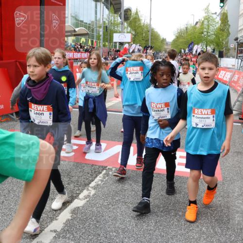 25.04.2026 - Das Zehntel Strokosch-Dieckow http://msf.ph/oto/9582586 25.04.2026 10:57:41 Ziel 5097, 5102, 5531, 5657, 5661, 5708, 5709, 5813, 6403, 6416, 6502, 6619, 6627, 6628, 6637, 6644, 6652, 6655, 6755, 6882, 6916, 7008, 7522, 7527, 7665, 7802, 8013, 8035, 5097, 5102, 5531, 5657, 5661, 5708, 5709, 5813, 6403, 6416, 6502, 6619, 6627, 6628, 6637, 6644, 6652, 6655, 6755, 6882, 6916, 7008, 7522, 7527, 7665, 7802, 8013, 8035 meine-sportfotos.de