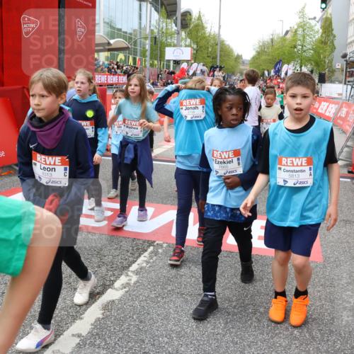 25.04.2026 - Das Zehntel Strokosch-Dieckow http://msf.ph/oto/9582597 25.04.2026 10:57:41 Ziel 5097, 5102, 5531, 5657, 5661, 5708, 5709, 5813, 6403, 6416, 6502, 6619, 6627, 6628, 6637, 6644, 6652, 6655, 6755, 6882, 6916, 7008, 7522, 7527, 7665, 7802, 8013, 8035, 5097, 5102, 5531, 5657, 5661, 5708, 5709, 5813, 6403, 6416, 6502, 6619, 6627, 6628, 6637, 6644, 6652, 6655, 6755, 6882, 6916, 7008, 7522, 7527, 7665, 7802, 8013, 8035 meine-sportfotos.de