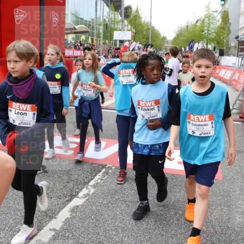 25.04.2026 - Das Zehntel Strokosch-Dieckow http://msf.ph/oto/9582617 25.04.2026 10:57:41 Ziel 5097, 5102, 5531, 5657, 5661, 5708, 5709, 5813, 6403, 6416, 6502, 6619, 6627, 6628, 6637, 6644, 6652, 6655, 6755, 6882, 6916, 7008, 7522, 7527, 7665, 7802, 8013, 8035, 5097, 5102, 5531, 5657, 5661, 5708, 5709, 5813, 6403, 6416, 6502, 6619, 6627, 6628, 6637, 6644, 6652, 6655, 6755, 6882, 6916, 7008, 7522, 7527, 7665, 7802, 8013, 8035 meine-sportfotos.de