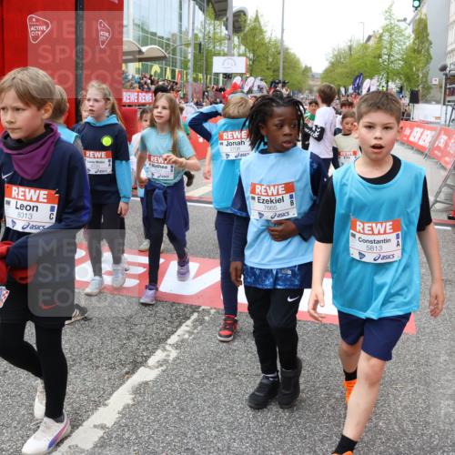 25.04.2026 - Das Zehntel Strokosch-Dieckow http://msf.ph/oto/9582629 25.04.2026 10:57:41 Ziel 5097, 5102, 5531, 5657, 5661, 5708, 5709, 5813, 6403, 6416, 6502, 6619, 6627, 6628, 6637, 6644, 6652, 6655, 6755, 6882, 6916, 7008, 7522, 7527, 7665, 7802, 8013, 8035, 5097, 5102, 5531, 5657, 5661, 5708, 5709, 5813, 6403, 6416, 6502, 6619, 6627, 6628, 6637, 6644, 6652, 6655, 6755, 6882, 6916, 7008, 7522, 7527, 7665, 7802, 8013, 8035 meine-sportfotos.de