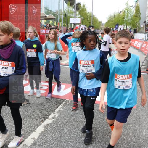 25.04.2026 - Das Zehntel Strokosch-Dieckow http://msf.ph/oto/9582641 25.04.2026 10:57:41 Ziel 5097, 5102, 5531, 5657, 5661, 5708, 5709, 5813, 6403, 6416, 6502, 6619, 6627, 6628, 6637, 6644, 6652, 6655, 6755, 6882, 6916, 7008, 7522, 7527, 7665, 7802, 8013, 8035, 5097, 5102, 5531, 5657, 5661, 5708, 5709, 5813, 6403, 6416, 6502, 6619, 6627, 6628, 6637, 6644, 6652, 6655, 6755, 6882, 6916, 7008, 7522, 7527, 7665, 7802, 8013, 8035 meine-sportfotos.de