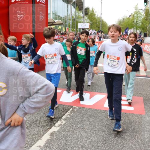 25.04.2026 - Das Zehntel Strokosch-Dieckow http://msf.ph/oto/9582757 25.04.2026 10:57:46 Ziel 3995, 5097, 5441, 5531, 5709, 5854, 5929, 6149, 6294, 6309, 6403, 6530, 6551, 6916, 6996, 7008, 7714, 7727, 7802, 7888, 7932, 8035, 3995, 5097, 5441, 5531, 5709, 5854, 5929, 6149, 6294, 6309, 6403, 6530, 6551, 6916, 6996, 7008, 7714, 7727, 7802, 7888, 7932, 8035 meine-sportfotos.de