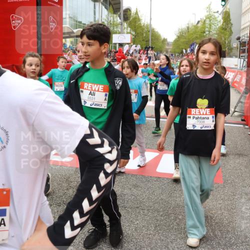 25.04.2026 - Das Zehntel Strokosch-Dieckow http://msf.ph/oto/9582871 25.04.2026 10:57:47 Ziel 3995, 5097, 5441, 5531, 5617, 5709, 5854, 5929, 6118, 6149, 6294, 6309, 6403, 6530, 6551, 6996, 7008, 7714, 7727, 7802, 7888, 7932, 3995, 5097, 5441, 5531, 5617, 5709, 5854, 5929, 6118, 6149, 6294, 6309, 6403, 6530, 6551, 6996, 7008, 7714, 7727, 7802, 7888, 7932 meine-sportfotos.de