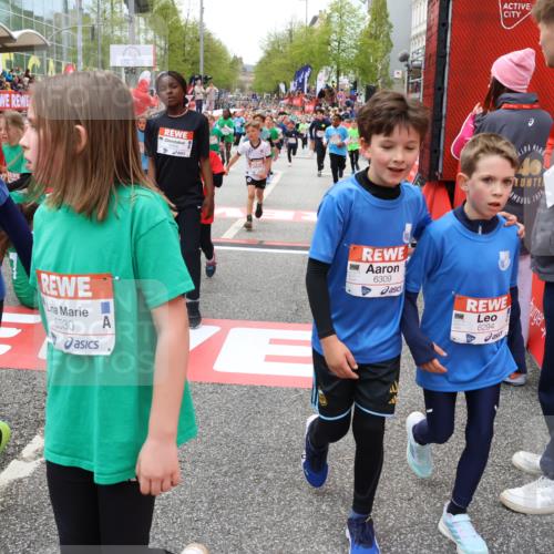 25.04.2026 - Das Zehntel Strokosch-Dieckow http://msf.ph/oto/9582898 25.04.2026 10:57:49 Ziel 3995, 5441, 5617, 5709, 5854, 5929, 6118, 6149, 6215, 6294, 6309, 6530, 6551, 6903, 6996, 7008, 7060, 7291, 7594, 7714, 7727, 7888, 7932, 3995, 5441, 5617, 5709, 5854, 5929, 6118, 6149, 6215, 6294, 6309, 6530, 6551, 6903, 6996, 7008, 7060, 7291, 7594, 7714, 7727, 7888, 7932 meine-sportfotos.de