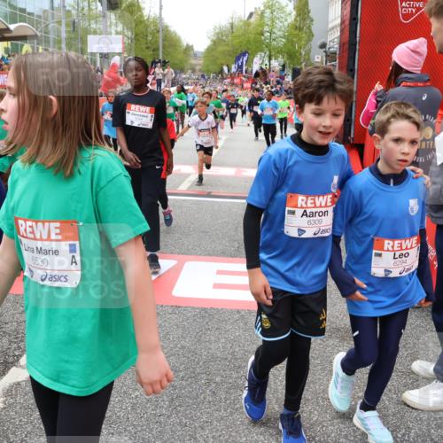 25.04.2026 - Das Zehntel Strokosch-Dieckow http://msf.ph/oto/9582902 25.04.2026 10:57:50 Ziel 3995, 5441, 5617, 5854, 5867, 5913, 5929, 6118, 6149, 6215, 6294, 6309, 6530, 6551, 6903, 6915, 6996, 7060, 7291, 7594, 7714, 7727, 7811, 7888, 7932, 3995, 5441, 5617, 5854, 5867, 5913, 5929, 6118, 6149, 6215, 6294, 6309, 6530, 6551, 6903, 6915, 6996, 7060, 7291, 7594, 7714, 7727, 7811, 7888, 7932 meine-sportfotos.de