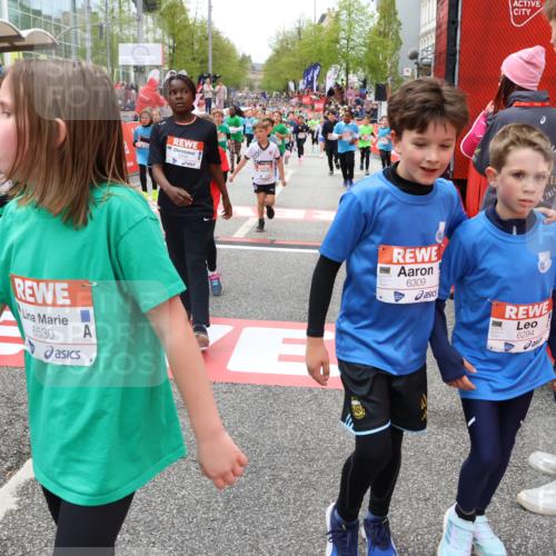 25.04.2026 - Das Zehntel Strokosch-Dieckow http://msf.ph/oto/9582907 25.04.2026 10:57:50 Ziel 3995, 5441, 5617, 5854, 5867, 5913, 5929, 6118, 6149, 6215, 6294, 6309, 6530, 6551, 6903, 6915, 6996, 7060, 7291, 7594, 7714, 7727, 7811, 7888, 7932, 3995, 5441, 5617, 5854, 5867, 5913, 5929, 6118, 6149, 6215, 6294, 6309, 6530, 6551, 6903, 6915, 6996, 7060, 7291, 7594, 7714, 7727, 7811, 7888, 7932 meine-sportfotos.de