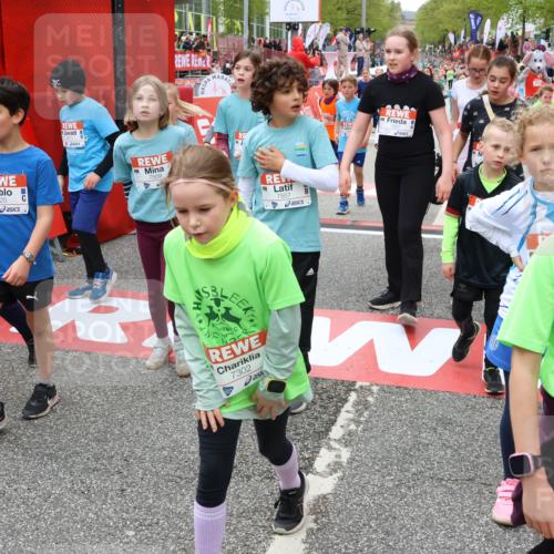 25.04.2026 - Das Zehntel Strokosch-Dieckow http://msf.ph/oto/9583124 25.04.2026 10:58:04 Ziel 5290, 5308, 5384, 5401, 5463, 5839, 5861, 6004, 6143, 6228, 6234, 6413, 6737, 6820, 6852, 6861, 6873, 6891, 7065, 7079, 7224, 7302, 7497, 7509, 7537, 7553, 7557, 7583, 7607, 7705, 7861, 5290, 5308, 5384, 5401, 5463, 5839, 5861, 6004, 6143, 6228, 6234, 6413, 6737, 6820, 6852, 6861, 6873, 6891, 7065, 7079, 7224, 7302, 7497, 7509, 7537, 7553, 7557, 7583, 7607, 7705, 7861 meine-sportfotos.de