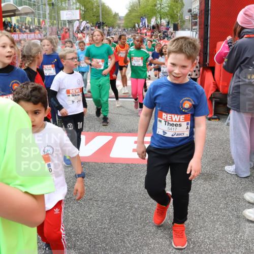 25.04.2026 - Das Zehntel Strokosch-Dieckow http://msf.ph/oto/9583466 25.04.2026 10:58:25 Ziel 5013, 5047, 5333, 5338, 5417, 5442, 5522, 5528, 5540, 5619, 5818, 5955, 5967, 6120, 6134, 6138, 6639, 6728, 6877, 6901, 7070, 7134, 7222, 7374, 7377, 7396, 7401, 7427, 7506, 7682, 7798, 7958, 5013, 5047, 5333, 5338, 5417, 5442, 5522, 5528, 5540, 5619, 5818, 5955, 5967, 6120, 6134, 6138, 6639, 6728, 6877, 6901, 7070, 7134, 7222, 7374, 7377, 7396, 7401, 7427, 7506, 7682, 7798, 7958 meine-sportfotos.de