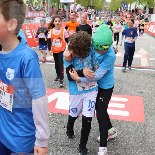 25.04.2026 - Das Zehntel Strokosch-Dieckow http://msf.ph/oto/9583835 25.04.2026 10:58:38 Ziel 5135, 5223, 5354, 5430, 5677, 5806, 5815, 5832, 6181, 6335, 6338, 6418, 6440, 6625, 6747, 6867, 6888, 6899, 6904, 7007, 7261, 7413, 8014, 8016, 5135, 5223, 5354, 5430, 5677, 5806, 5815, 5832, 6181, 6335, 6338, 6418, 6440, 6625, 6747, 6867, 6888, 6899, 6904, 7007, 7261, 7413, 8014, 8016 meine-sportfotos.de