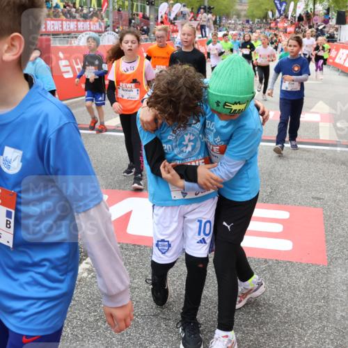 25.04.2026 - Das Zehntel Strokosch-Dieckow http://msf.ph/oto/9583844 25.04.2026 10:58:38 Ziel 5135, 5223, 5354, 5430, 5677, 5806, 5815, 5832, 6181, 6335, 6338, 6418, 6440, 6625, 6747, 6867, 6888, 6899, 6904, 7007, 7261, 7413, 8014, 8016, 5135, 5223, 5354, 5430, 5677, 5806, 5815, 5832, 6181, 6335, 6338, 6418, 6440, 6625, 6747, 6867, 6888, 6899, 6904, 7007, 7261, 7413, 8014, 8016 meine-sportfotos.de