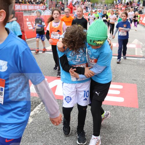 25.04.2026 - Das Zehntel Strokosch-Dieckow http://msf.ph/oto/9583856 25.04.2026 10:58:38 Ziel 5135, 5223, 5354, 5430, 5677, 5806, 5815, 5832, 6181, 6335, 6338, 6418, 6440, 6625, 6747, 6867, 6888, 6899, 6904, 7007, 7261, 7413, 8014, 8016, 5135, 5223, 5354, 5430, 5677, 5806, 5815, 5832, 6181, 6335, 6338, 6418, 6440, 6625, 6747, 6867, 6888, 6899, 6904, 7007, 7261, 7413, 8014, 8016 meine-sportfotos.de