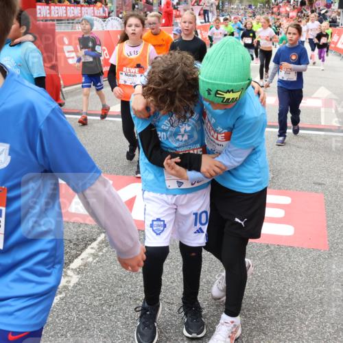 25.04.2026 - Das Zehntel Strokosch-Dieckow http://msf.ph/oto/9583866 25.04.2026 10:58:38 Ziel 5135, 5223, 5354, 5430, 5677, 5806, 5815, 5832, 6181, 6335, 6338, 6418, 6440, 6625, 6747, 6867, 6888, 6899, 6904, 7007, 7261, 7413, 8014, 8016, 5135, 5223, 5354, 5430, 5677, 5806, 5815, 5832, 6181, 6335, 6338, 6418, 6440, 6625, 6747, 6867, 6888, 6899, 6904, 7007, 7261, 7413, 8014, 8016 meine-sportfotos.de