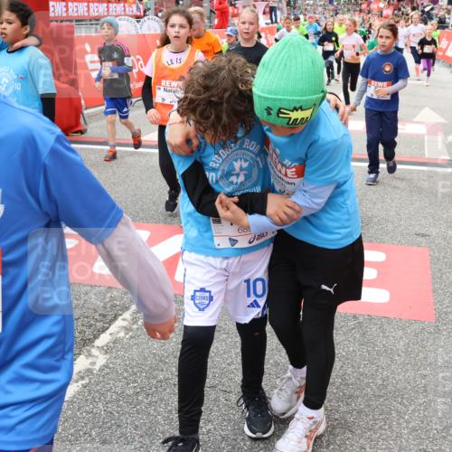 25.04.2026 - Das Zehntel Strokosch-Dieckow http://msf.ph/oto/9583878 25.04.2026 10:58:38 Ziel 5135, 5223, 5354, 5430, 5677, 5806, 5815, 5832, 6181, 6335, 6338, 6418, 6440, 6625, 6747, 6867, 6888, 6899, 6904, 7007, 7261, 7413, 8014, 8016, 5135, 5223, 5354, 5430, 5677, 5806, 5815, 5832, 6181, 6335, 6338, 6418, 6440, 6625, 6747, 6867, 6888, 6899, 6904, 7007, 7261, 7413, 8014, 8016 meine-sportfotos.de