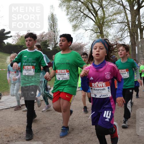 25.04.2026 - Das Zehntel Zöllner http://msf.ph/oto/9583888 25.04.2026 10:43:45 Laufen 5888, 5080, 7803, 6 meine-sportfotos.de