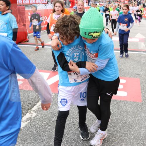 25.04.2026 - Das Zehntel Strokosch-Dieckow http://msf.ph/oto/9583889 25.04.2026 10:58:38 Ziel 5135, 5223, 5354, 5430, 5677, 5806, 5815, 5832, 6181, 6335, 6338, 6418, 6440, 6625, 6747, 6867, 6888, 6899, 6904, 7007, 7261, 7413, 8014, 8016, 5135, 5223, 5354, 5430, 5677, 5806, 5815, 5832, 6181, 6335, 6338, 6418, 6440, 6625, 6747, 6867, 6888, 6899, 6904, 7007, 7261, 7413, 8014, 8016 meine-sportfotos.de