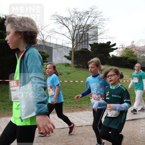 25.04.2026 - Das Zehntel Zöllner http://msf.ph/oto/9584616 25.04.2026 10:48:33 Laufen 10, 67, 0805 meine-sportfotos.de