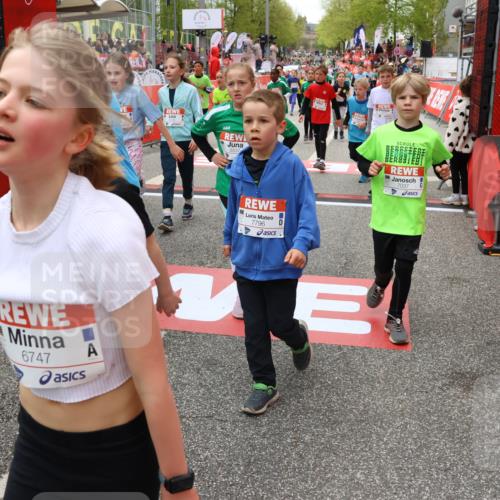 25.04.2026 - Das Zehntel Strokosch-Dieckow http://msf.ph/oto/9584950 25.04.2026 10:58:45 Ziel 5002, 5071, 5223, 5291, 5472, 5535, 5537, 5539, 5554, 5665, 5677, 5816, 6171, 6181, 6411, 6440, 6458, 6614, 6634, 6640, 6715, 6747, 6749, 6947, 7037, 7231, 7242, 7322, 7796, 7895, 7906, 5002, 5071, 5223, 5291, 5472, 5535, 5537, 5539, 5554, 5665, 5677, 5816, 6171, 6181, 6411, 6440, 6458, 6614, 6634, 6640, 6715, 6747, 6749, 6947, 7037, 7231, 7242, 7322, 7796, 7895, 7906 meine-sportfotos.de