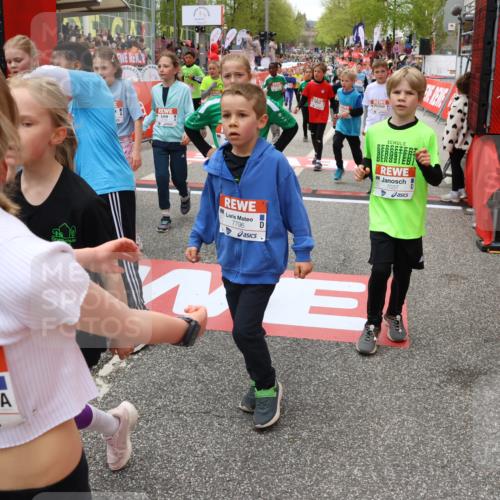 25.04.2026 - Das Zehntel Strokosch-Dieckow http://msf.ph/oto/9584958 25.04.2026 10:58:45 Ziel 5002, 5071, 5223, 5291, 5472, 5535, 5537, 5539, 5554, 5665, 5677, 5816, 6171, 6181, 6411, 6440, 6458, 6614, 6634, 6640, 6715, 6747, 6749, 6947, 7037, 7231, 7242, 7322, 7796, 7895, 7906, 5002, 5071, 5223, 5291, 5472, 5535, 5537, 5539, 5554, 5665, 5677, 5816, 6171, 6181, 6411, 6440, 6458, 6614, 6634, 6640, 6715, 6747, 6749, 6947, 7037, 7231, 7242, 7322, 7796, 7895, 7906 meine-sportfotos.de