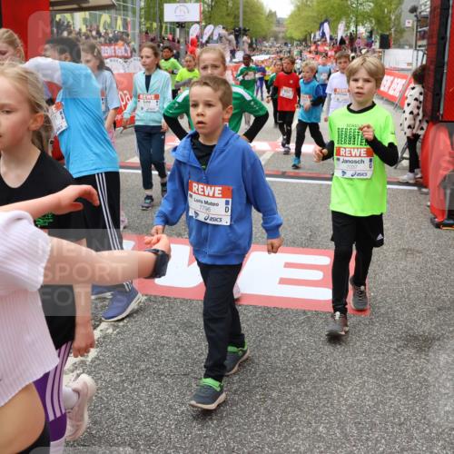 25.04.2026 - Das Zehntel Strokosch-Dieckow http://msf.ph/oto/9584961 25.04.2026 10:58:45 Ziel 5002, 5071, 5223, 5291, 5472, 5535, 5537, 5539, 5554, 5665, 5677, 5816, 6171, 6181, 6411, 6440, 6458, 6614, 6634, 6640, 6715, 6747, 6749, 6947, 7037, 7231, 7242, 7322, 7796, 7895, 7906, 5002, 5071, 5223, 5291, 5472, 5535, 5537, 5539, 5554, 5665, 5677, 5816, 6171, 6181, 6411, 6440, 6458, 6614, 6634, 6640, 6715, 6747, 6749, 6947, 7037, 7231, 7242, 7322, 7796, 7895, 7906 meine-sportfotos.de