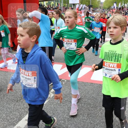25.04.2026 - Das Zehntel Strokosch-Dieckow http://msf.ph/oto/9584966 25.04.2026 10:58:46 Ziel 5002, 5071, 5291, 5472, 5535, 5537, 5539, 5554, 5665, 5677, 5816, 6171, 6181, 6411, 6440, 6458, 6614, 6634, 6640, 6715, 6747, 6749, 6947, 7037, 7231, 7242, 7322, 7375, 7392, 7694, 7796, 7895, 7906, 5002, 5071, 5291, 5472, 5535, 5537, 5539, 5554, 5665, 5677, 5816, 6171, 6181, 6411, 6440, 6458, 6614, 6634, 6640, 6715, 6747, 6749, 6947, 7037, 7231, 7242, 7322, 7375, 7392, 7694, 7796, 7895, 7906 meine-sportfotos.de