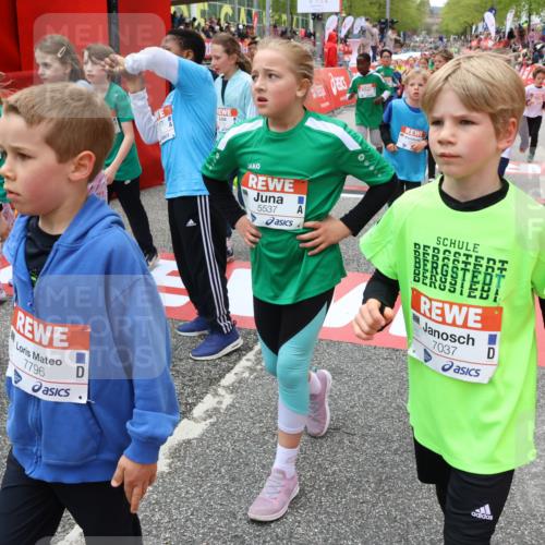 25.04.2026 - Das Zehntel Strokosch-Dieckow http://msf.ph/oto/9584981 25.04.2026 10:58:46 Ziel 5002, 5071, 5291, 5472, 5535, 5537, 5539, 5554, 5665, 5677, 5816, 6171, 6181, 6411, 6440, 6458, 6614, 6634, 6640, 6715, 6747, 6749, 6947, 7037, 7231, 7242, 7322, 7375, 7392, 7694, 7796, 7895, 7906, 5002, 5071, 5291, 5472, 5535, 5537, 5539, 5554, 5665, 5677, 5816, 6171, 6181, 6411, 6440, 6458, 6614, 6634, 6640, 6715, 6747, 6749, 6947, 7037, 7231, 7242, 7322, 7375, 7392, 7694, 7796, 7895, 7906 meine-sportfotos.de