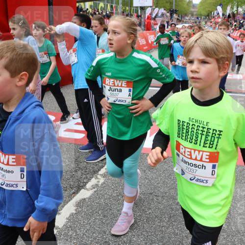 25.04.2026 - Das Zehntel Strokosch-Dieckow http://msf.ph/oto/9584986 25.04.2026 10:58:46 Ziel 5002, 5071, 5291, 5472, 5535, 5537, 5539, 5554, 5665, 5677, 5816, 6171, 6181, 6411, 6440, 6458, 6614, 6634, 6640, 6715, 6747, 6749, 6947, 7037, 7231, 7242, 7322, 7375, 7392, 7694, 7796, 7895, 7906, 5002, 5071, 5291, 5472, 5535, 5537, 5539, 5554, 5665, 5677, 5816, 6171, 6181, 6411, 6440, 6458, 6614, 6634, 6640, 6715, 6747, 6749, 6947, 7037, 7231, 7242, 7322, 7375, 7392, 7694, 7796, 7895, 7906 meine-sportfotos.de