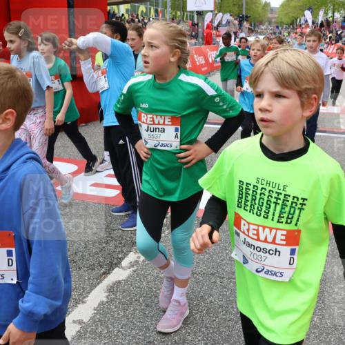 25.04.2026 - Das Zehntel Strokosch-Dieckow http://msf.ph/oto/9584993 25.04.2026 10:58:46 Ziel 5002, 5071, 5291, 5472, 5535, 5537, 5539, 5554, 5665, 5677, 5816, 6171, 6181, 6411, 6440, 6458, 6614, 6634, 6640, 6715, 6747, 6749, 6947, 7037, 7231, 7242, 7322, 7375, 7392, 7694, 7796, 7895, 7906, 5002, 5071, 5291, 5472, 5535, 5537, 5539, 5554, 5665, 5677, 5816, 6171, 6181, 6411, 6440, 6458, 6614, 6634, 6640, 6715, 6747, 6749, 6947, 7037, 7231, 7242, 7322, 7375, 7392, 7694, 7796, 7895, 7906 meine-sportfotos.de