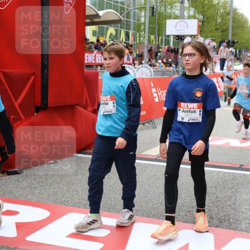 25.04.2026 - Das Zehntel Strokosch-Dieckow http://msf.ph/oto/9585206 25.04.2026 10:58:57 Ziel 5032, 5168, 5206, 5377, 5476, 5608, 5616, 5643, 5810, 6331, 6378, 6408, 6603, 6848, 6892, 6893, 6897, 7915, 7931, 7945, 8070, 5032, 5168, 5206, 5377, 5476, 5608, 5616, 5643, 5810, 6331, 6378, 6408, 6603, 6848, 6892, 6893, 6897, 7915, 7931, 7945, 8070 meine-sportfotos.de