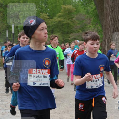 25.04.2026 - Das Zehntel Zöllner http://msf.ph/oto/9595001 25.04.2026 10:40:40 Laufen 5433, 5427, 7116, 60 meine-sportfotos.de