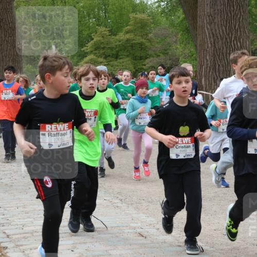 25.04.2026 - Das Zehntel Zöllner http://msf.ph/oto/9595239 25.04.2026 10:41:37 Laufen 7005, 6989, 6999, 20, 6926 meine-sportfotos.de