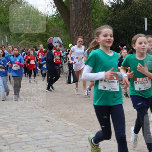 25.04.2026 - Das Zehntel Zöllner http://msf.ph/oto/9595431 25.04.2026 10:42:22 Laufen 10, 7944, 7948 meine-sportfotos.de