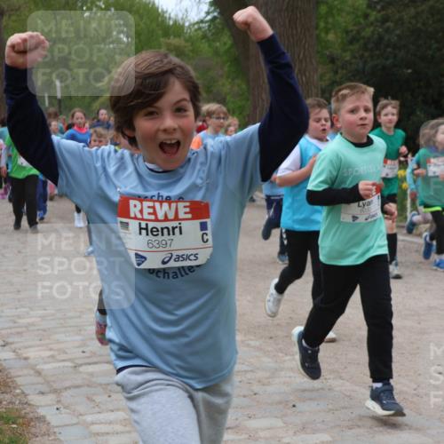 25.04.2026 - Das Zehntel Zöllner http://msf.ph/oto/9596142 25.04.2026 10:44:40 Laufen 6397, 6038 meine-sportfotos.de