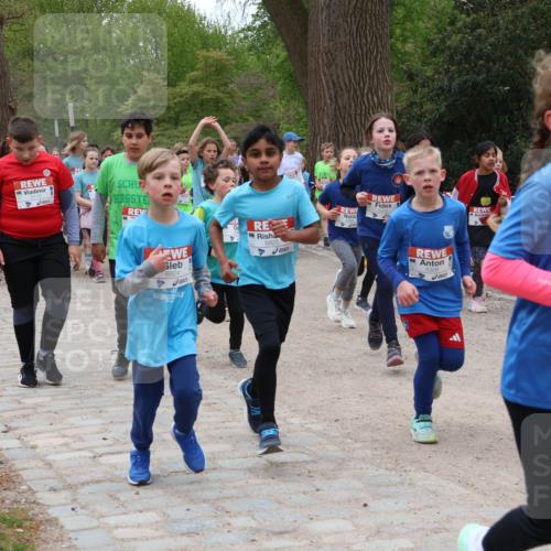 25.04.2026 - Das Zehntel Zöllner http://msf.ph/oto/9596163 25.04.2026 10:44:44 Laufen 6110, 6824, 6825 meine-sportfotos.de