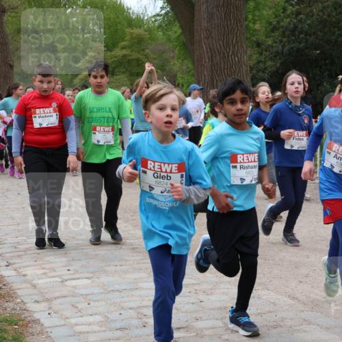 25.04.2026 - Das Zehntel Zöllner http://msf.ph/oto/9596166 25.04.2026 10:44:44 Laufen 6110, 6824, 6825, 5343, 6306 meine-sportfotos.de