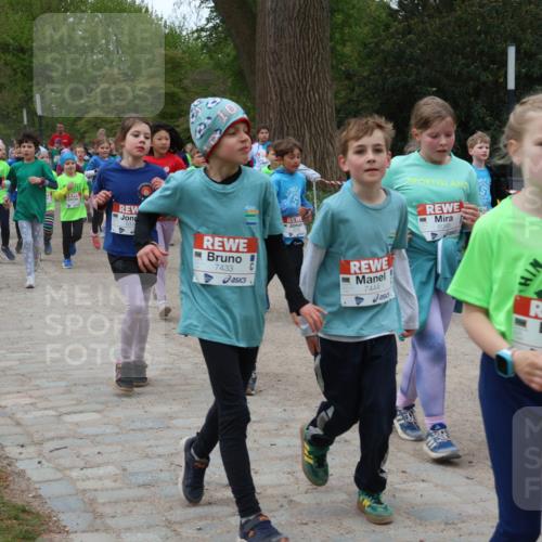 25.04.2026 - Das Zehntel Zöllner http://msf.ph/oto/9596928 25.04.2026 10:47:26 Laufen 10, 7433, 20, 7444, 6048, 7290, 49 meine-sportfotos.de