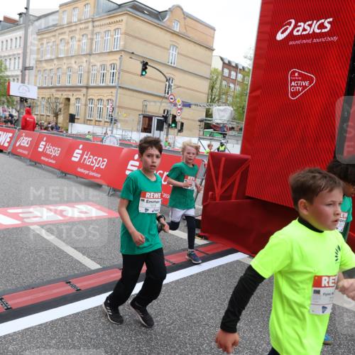25.04.2026 - Das Zehntel Strokosch-Dieckow http://msf.ph/oto/9615842 25.04.2026 10:56:59 Ziel 5080, 5156, 5161, 5495, 5711, 6164, 6189, 6475, 6705, 6735, 6761, 6842, 6918, 7053, 7074, 7203, 7226, 7363, 7389, 7821, 7842, 7878, 8012 meine-sportfotos.de