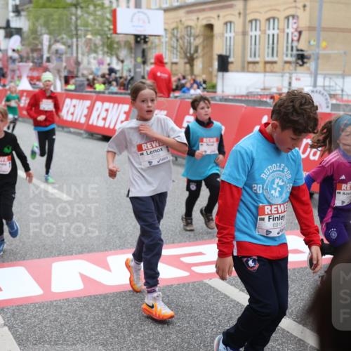 25.04.2026 - Das Zehntel Strokosch-Dieckow http://msf.ph/oto/9616507 25.04.2026 10:56:54 Ziel 5080, 5270, 5319, 5322, 5495, 5692, 5711, 6164, 6189, 6224, 6705, 6713, 6875, 6918, 6939, 6946, 7074, 7203, 7250, 7266, 7310, 7317, 7468, 7638, 7821, 8066 meine-sportfotos.de