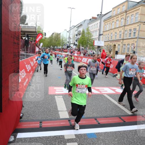 25.04.2026 - Das Zehntel Strokosch-Dieckow http://msf.ph/oto/9616778 25.04.2026 10:56:48 Ziel 5257, 5319, 5322, 5342, 5507, 5511, 5644, 5646, 5747, 5872, 6011, 6013, 6031, 6224, 6385, 6429, 6713, 6875, 6939, 6989, 7005, 7131, 7250, 7266, 7319, 7468, 7592, 8066 meine-sportfotos.de