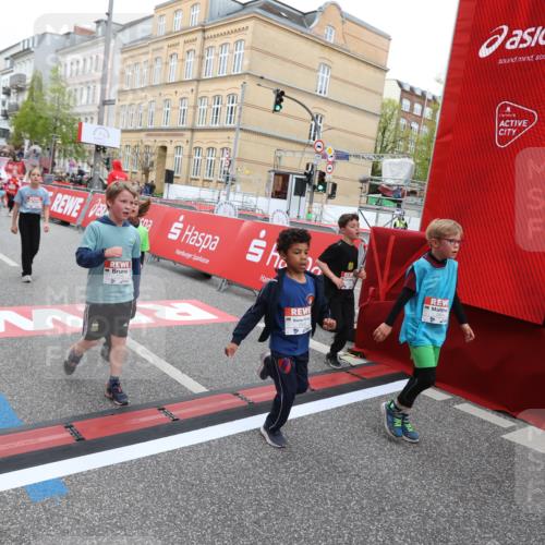 25.04.2026 - Das Zehntel Strokosch-Dieckow http://msf.ph/oto/9617021 25.04.2026 10:56:46 Ziel 5257, 5325, 5326, 5342, 5507, 5511, 5513, 5644, 5646, 5747, 5872, 6011, 6013, 6031, 6385, 6429, 6713, 6989, 7005, 7131, 7266, 7319, 7368, 7369, 7468, 7592, 7712, 7827, 8007 meine-sportfotos.de