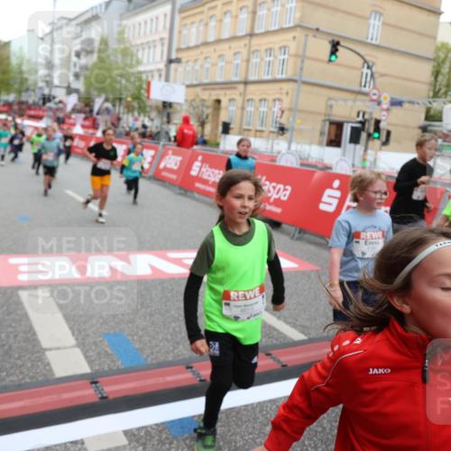 25.04.2026 - Das Zehntel Strokosch-Dieckow http://msf.ph/oto/9617288 25.04.2026 10:56:42 Ziel 5039, 5229, 5257, 5325, 5326, 5507, 5511, 5513, 5646, 5747, 6011, 6013, 6074, 6385, 6412, 6429, 6663, 6886, 7267, 7288, 7368, 7369, 7712, 7801, 7803, 7827, 8007 meine-sportfotos.de