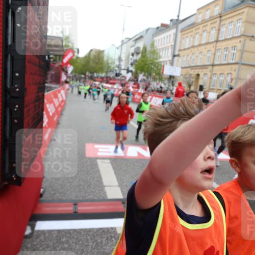 25.04.2026 - Das Zehntel Strokosch-Dieckow http://msf.ph/oto/9617405 25.04.2026 10:56:41 Ziel 5039, 5229, 5257, 5325, 5326, 5511, 5513, 5583, 5747, 6011, 6013, 6014, 6074, 6385, 6412, 6663, 6886, 7267, 7288, 7368, 7369, 7712, 7801, 7803, 7827, 8007 meine-sportfotos.de