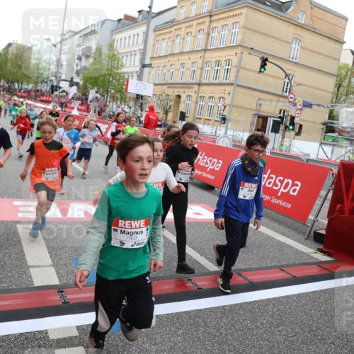 25.04.2026 - Das Zehntel Strokosch-Dieckow http://msf.ph/oto/9617475 25.04.2026 10:56:40 Ziel 5039, 5229, 5257, 5325, 5326, 5511, 5513, 5578, 5583, 5741, 5790, 6011, 6013, 6014, 6074, 6385, 6412, 6552, 6663, 6886, 7267, 7288, 7368, 7369, 7712, 7801, 7803, 7827, 8007 meine-sportfotos.de