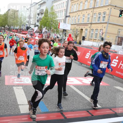 25.04.2026 - Das Zehntel Strokosch-Dieckow http://msf.ph/oto/9617487 25.04.2026 10:56:40 Ziel 5039, 5229, 5257, 5325, 5326, 5511, 5513, 5578, 5583, 5741, 5790, 6011, 6013, 6014, 6074, 6385, 6412, 6552, 6663, 6886, 7267, 7288, 7368, 7369, 7712, 7801, 7803, 7827, 8007 meine-sportfotos.de