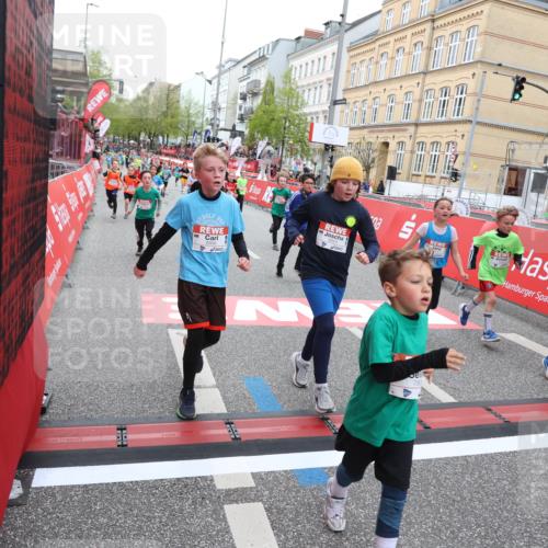 25.04.2026 - Das Zehntel Strokosch-Dieckow http://msf.ph/oto/9617566 25.04.2026 10:56:38 Ziel 5039, 5229, 5325, 5505, 5513, 5576, 5578, 5583, 5741, 5790, 5978, 6014, 6067, 6074, 6412, 6552, 6663, 6871, 6876, 6884, 6886, 7267, 7288, 7368, 7369, 7702, 7715, 7759, 7801, 7803, 7827, 7849, 7903, 7970, 8007 meine-sportfotos.de